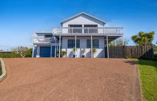 82 Shakespear Road, Army Bay
