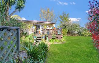 15b Saxbys Road, Glenview