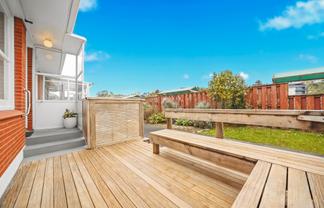 2/774 Beach Road, Browns Bay