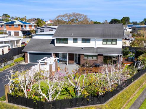 11 Leatham Avenue, Strandon