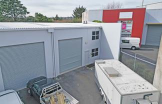 FUNCTIONAL INDUSTRIAL UNIT WITH SECURE YARD
