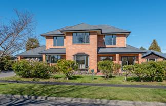 2 Harrys Way, Redwood