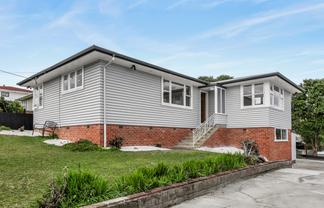 30 Sylvan Crescent, Te Atatu South
