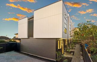 7/34 Holland Avenue, Point England