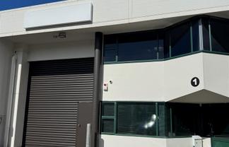 Central Hutt Warehouse with Parking