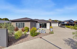 18 Petrel Close, Paraparaumu Beach