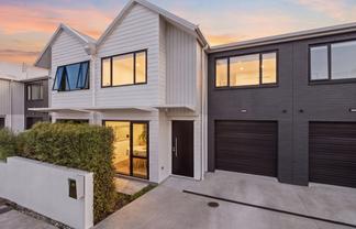21 Seafarer Crescent, Stanmore Bay