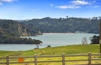 220 Vaughans Road, Long Bay
