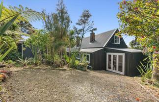 83 Anawhata Road, Piha
