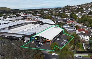 High-profile Site + Substantial Secure Yard