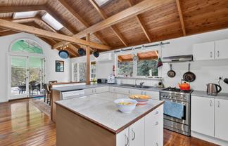 121 Teal Valley Road, Hira