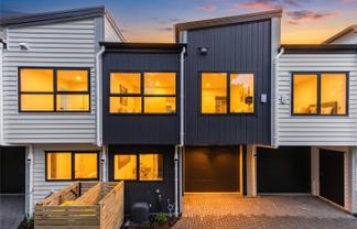 4/114 Don Buck Road, Massey