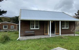 525 Muritai Road (Cottage), Eastbourne