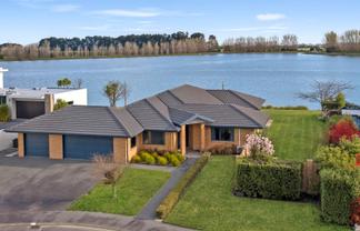 8 Penbury Close, Huntingdon/Lake Hood