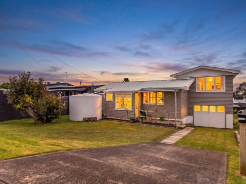 1390 Whangaparaoa Road, Army Bay