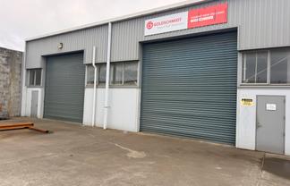 Clear-Span Warehouse with Dual Access