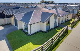 2 Chambers Avenue, Woodend