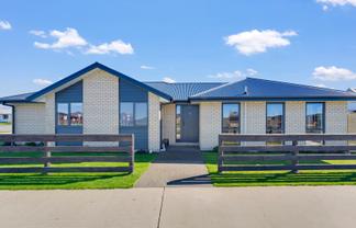 2 Chambers Avenue, Woodend