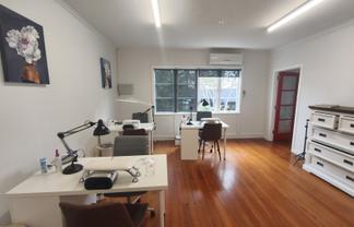 Hot Hurstmere office
