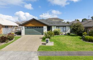 17 Norm Pellow Drive, The Gardens