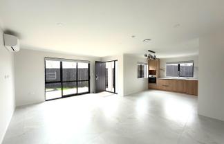 52 Preston road , Clover Park