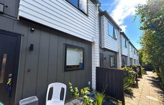 8/8 Valron Road, Te Atatu South