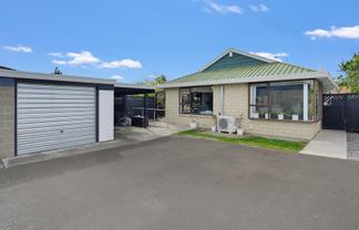 2/244 Main North Road, Redwood