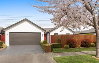 37 Little Oaks Drive, Yaldhurst