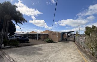High-stud warehouse - cost-effective rental