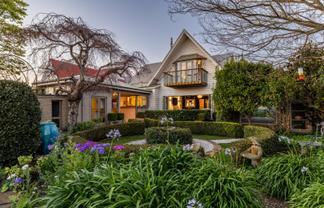 10 Lighthouse Road, Bluff Hill