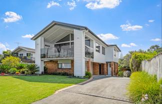 11 Barrier View Road, Leigh