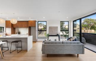 1/37 Bay Street, Red Beach