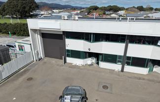 High stud warehouse in central Lower Hutt