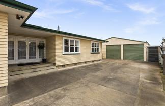 4 Curling Crescent, Onekawa