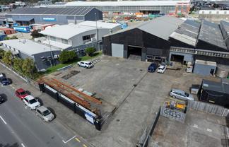 High stud Seaview warehouse with yard
