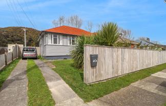 76 Strand Crescent, Naenae