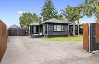 145 Seaview Road, Westown
