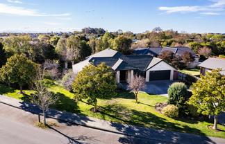 215 Southfield Drive, Lincoln