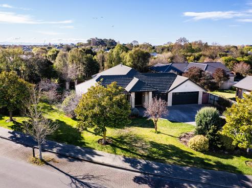 215 Southfield Drive, Lincoln