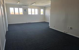 Tidy 79sqm office in central Pukekohe