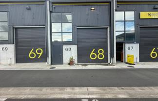 High stud warehouse - $400 p/w including outgoings