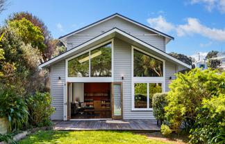 25 Medway Street, Island Bay