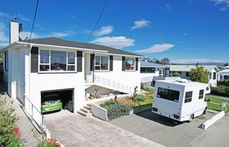 27 Arrow Crescent, Oamaru