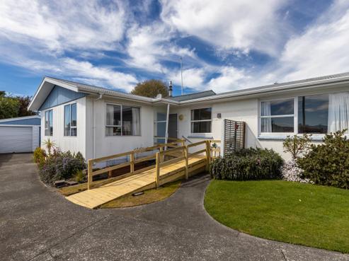 6 Moana Crescent, Redwoodtown