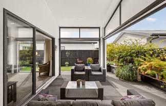 10 Jacob Street, Brookfield