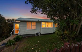 11 Albatross Road, Red Beach