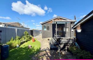 7 Pearse Street, Taieri Mouth