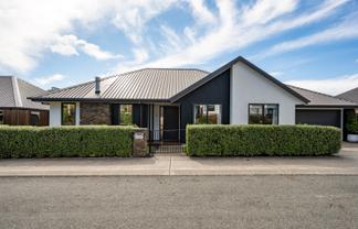 17 Village Lane, Stoke