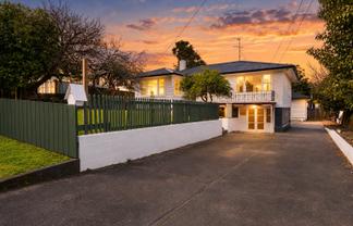 16 Thompson Terrace, Manurewa