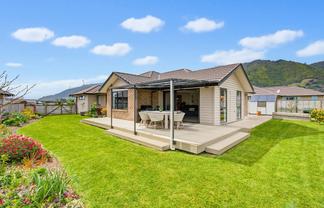35 Waipunahau Road, Waikanae